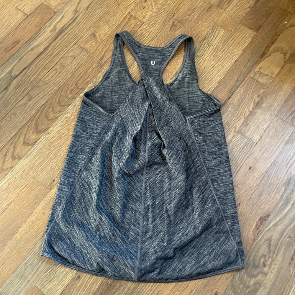 Lululemon essential tank size 4